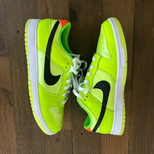 Nike Dunk Low SE - Splash Volt